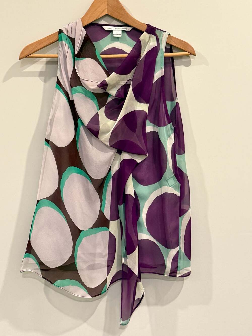 Diane von Furstenberg DVF 100% Silk Chiffon Sleeveless Blouse